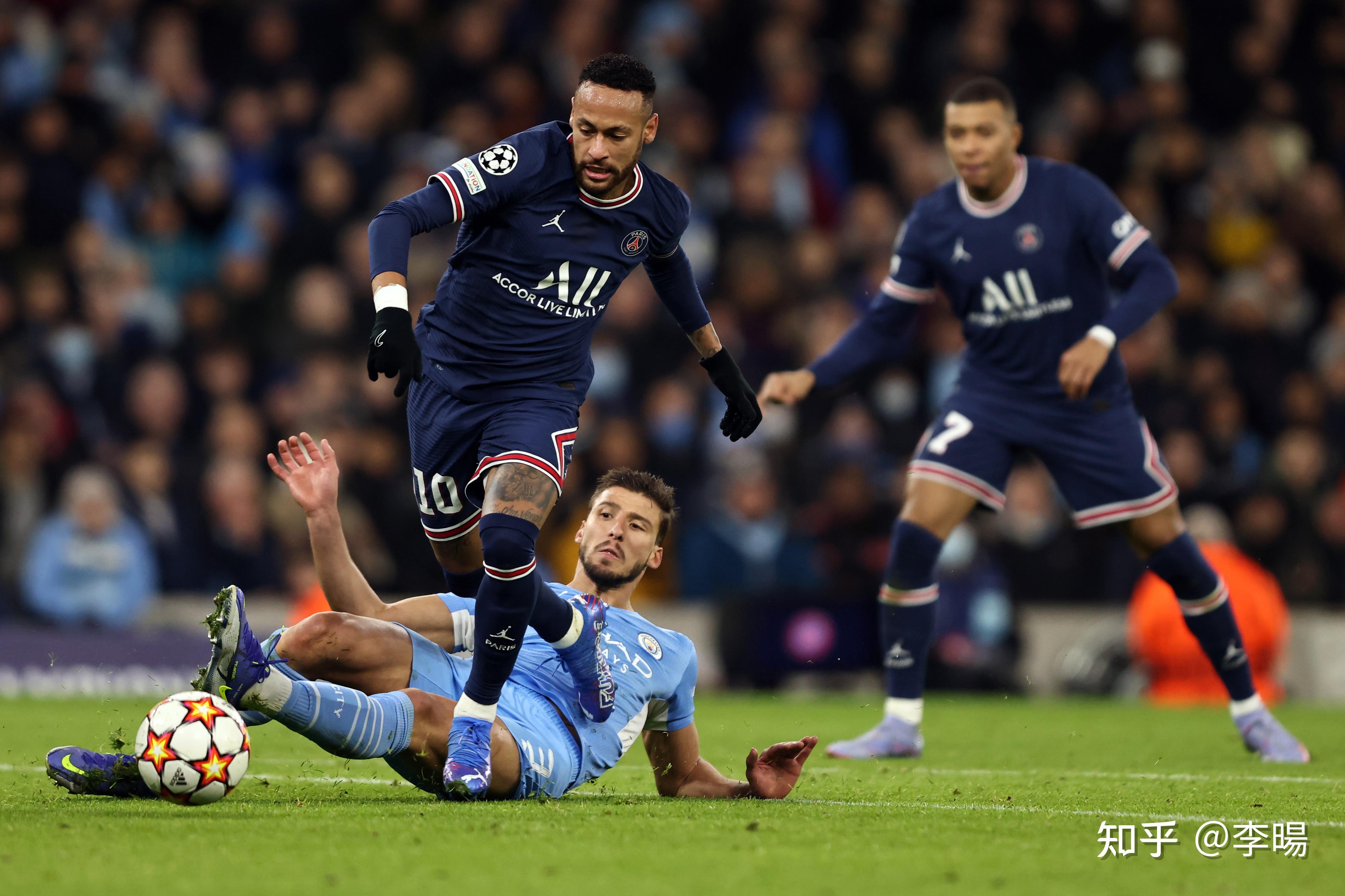 丢冠后再遭重创！曝河南队外援或遭足协处罚，韩国主裁判成导火索（无缘冠军又遇重击？河南队外援恐遭足协追罚，韩国主裁引爆争议）
