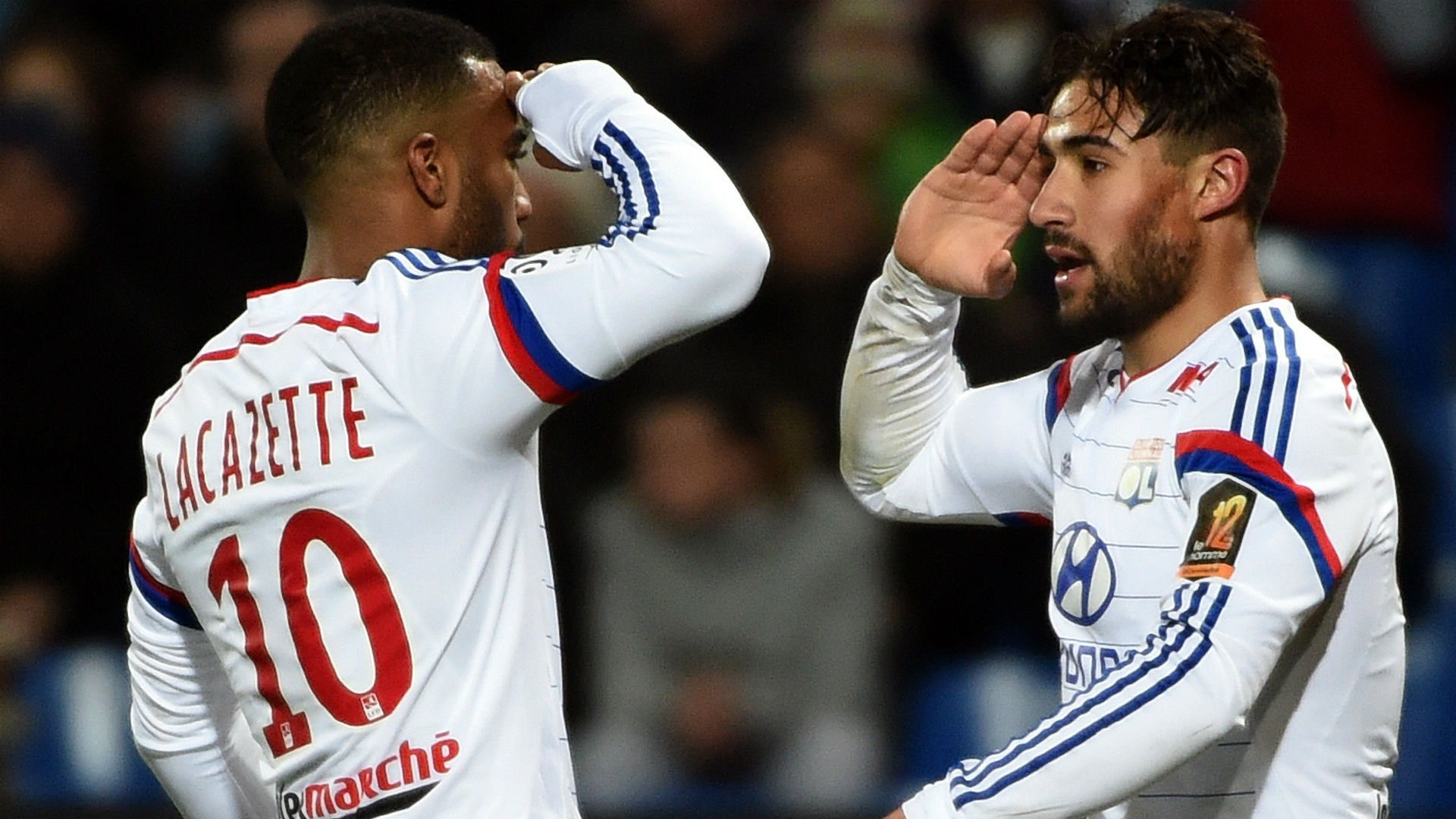 上海vs青岛前瞻：洛夫顿PK韦瑟斯庞引外援大战 卢伟率队冲8连胜