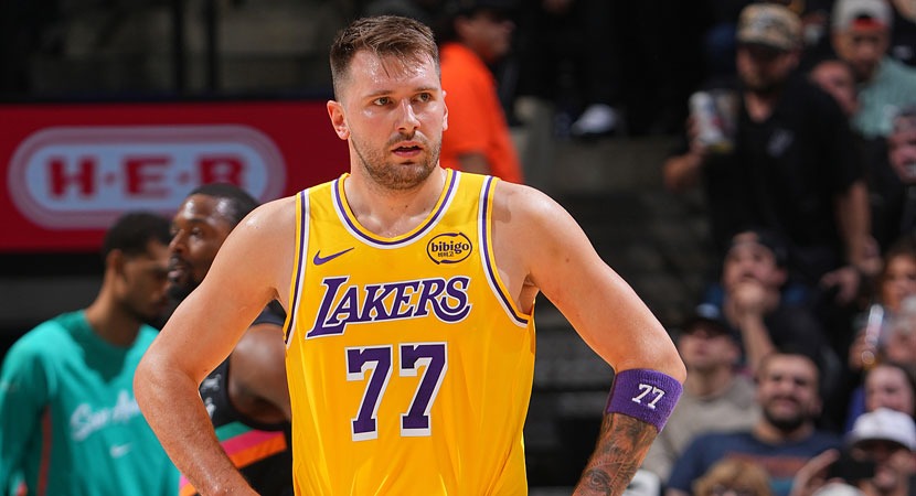 马卡报预测巴萨vs黄潜首发：佩德里缺阵，费兰亚马尔领衔（马卡报：巴萨战黄潜预计首发出炉——佩德里缺席，费兰与亚马尔领衔）